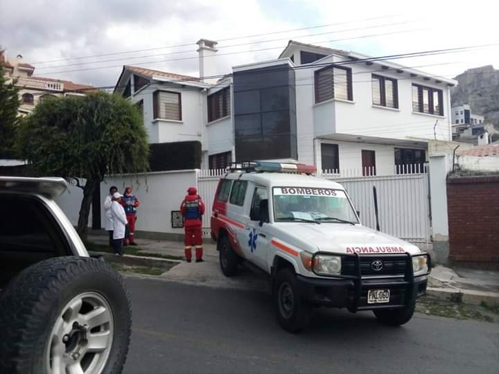 Exministro Carlos Romero es evacuado de emergencia a Centro de Salud