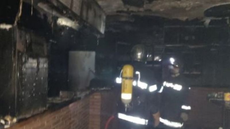 El fuego destruye equipos y muebles en el Equinoccio