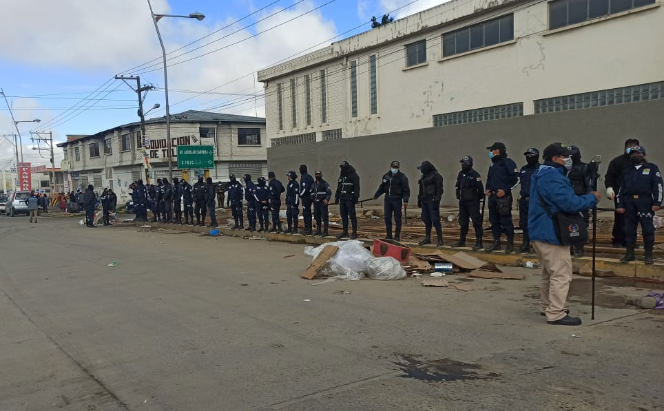 Desalojan a gremiales asentados en El Alto