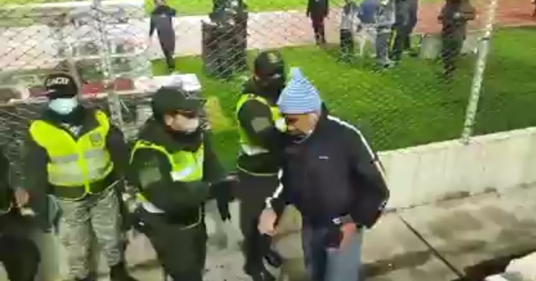 Gritos e insultos entre hinchas de Boliviar y jugador de Wilstermann